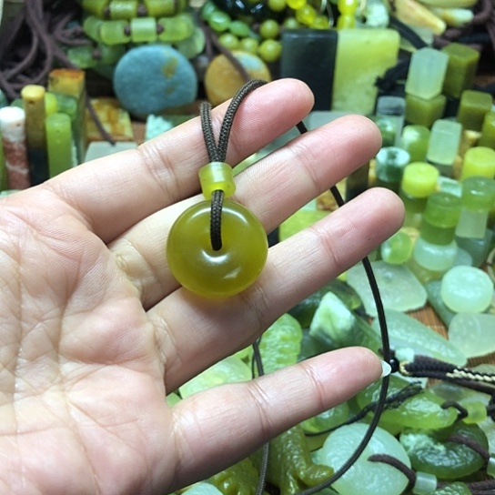 未镶嵌岫玉吊坠?**添