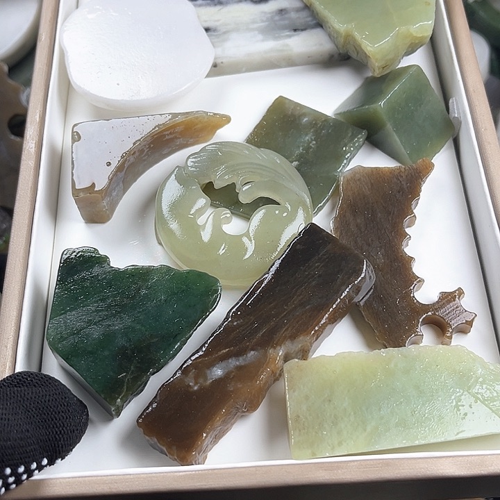 和田玉（糖玉）和田玉边角料9K金镶嵌益**玛