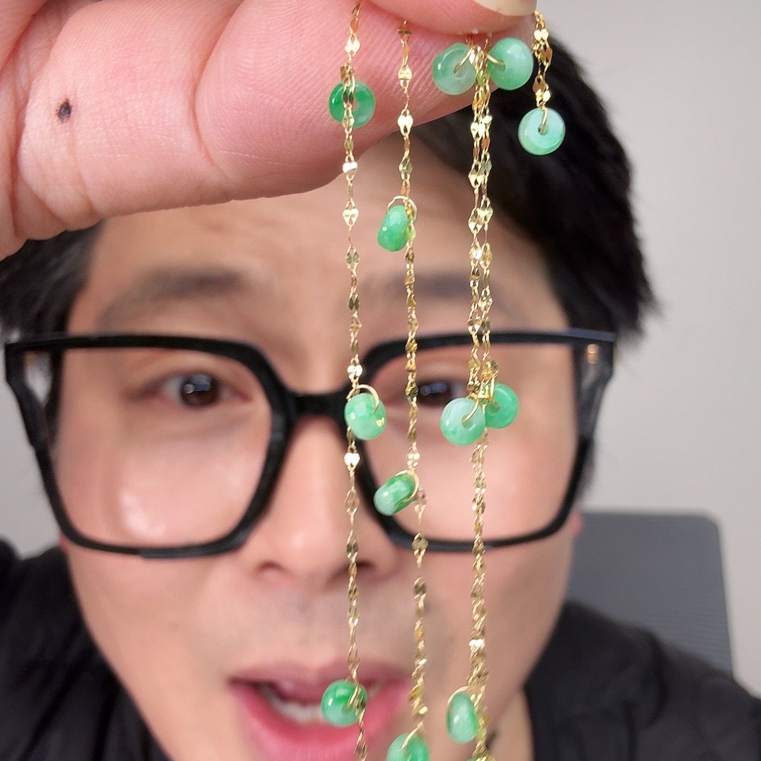 翡翠18K金镶嵌颈饰一件