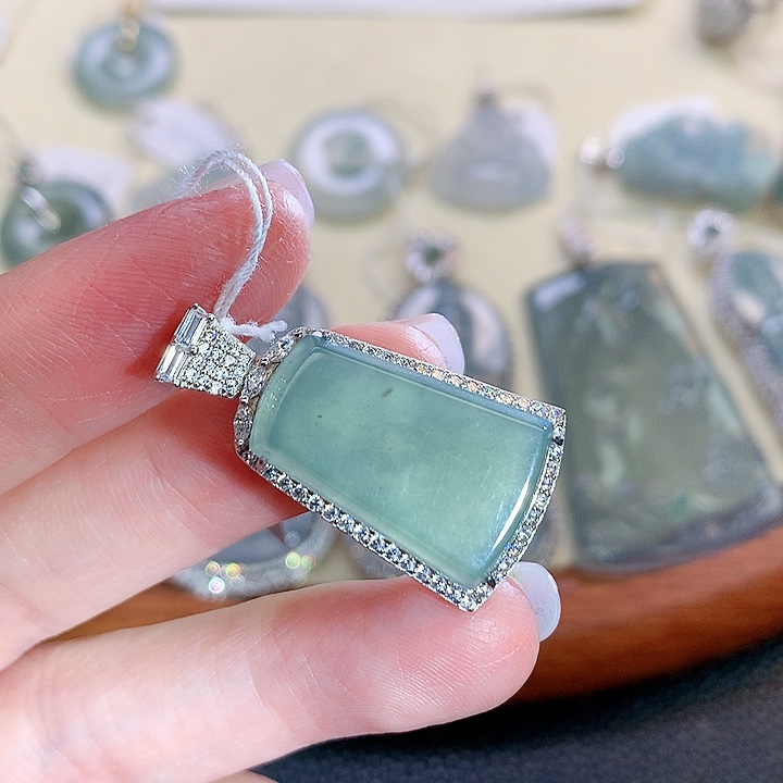 翡翠颈饰银S925镶嵌翡翠