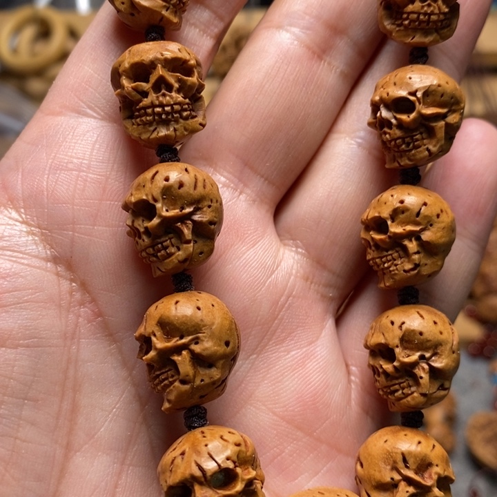 老***觉桃核手工雕刻骷髅手持