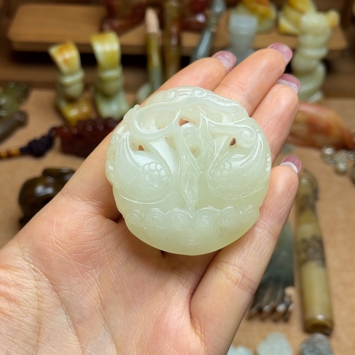 蛇纹石玉未镶嵌颈饰