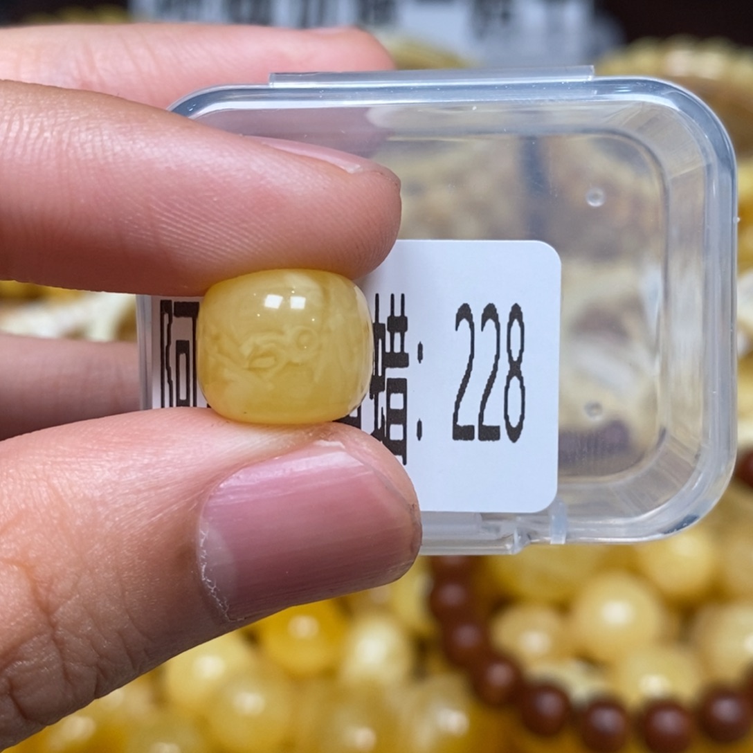 羊***羊蜜蜡未镶嵌珠宝奇石228