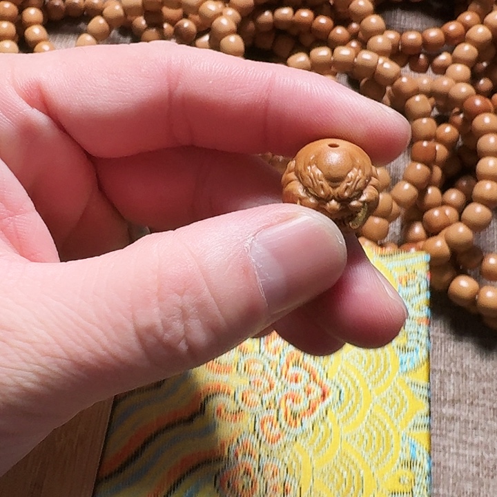 敛***手串猴头核桃镶嵌金恶僧