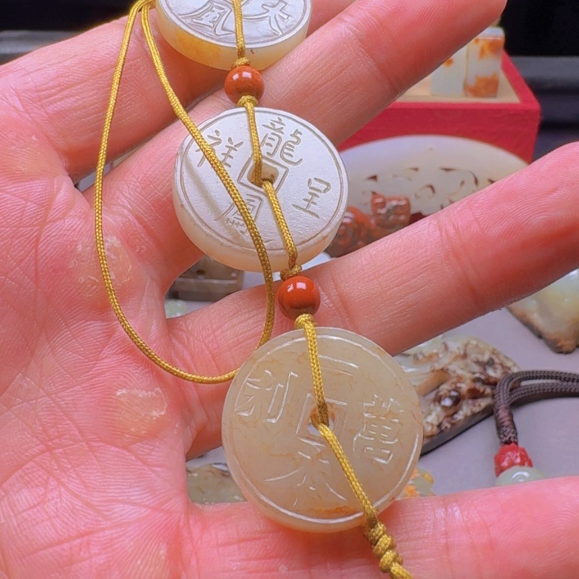 【闪购商品】和田玉车挂未镶嵌墨*