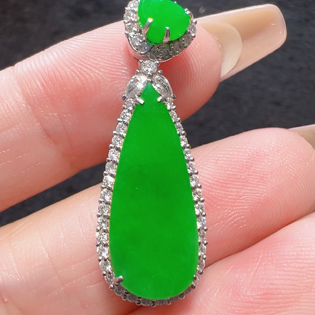 翡翠18K金镶嵌颈饰签收后24小时鉴赏期