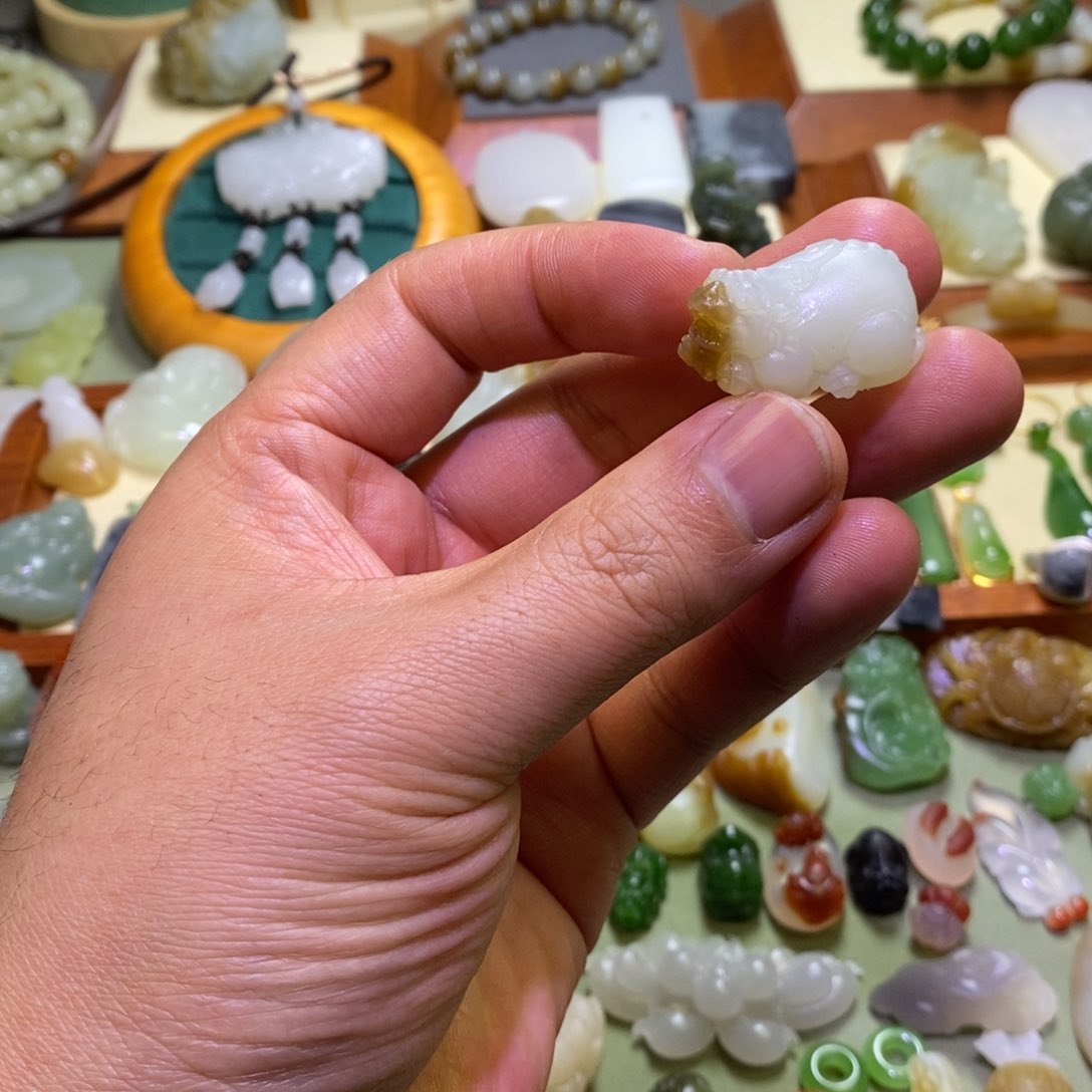 和田玉颈饰未镶嵌定制