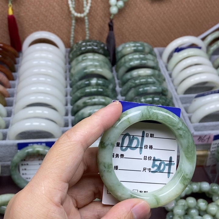 蛇纹石玉未镶嵌手镯