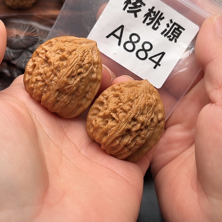 文玩核桃吊坠赤龙鸡心36