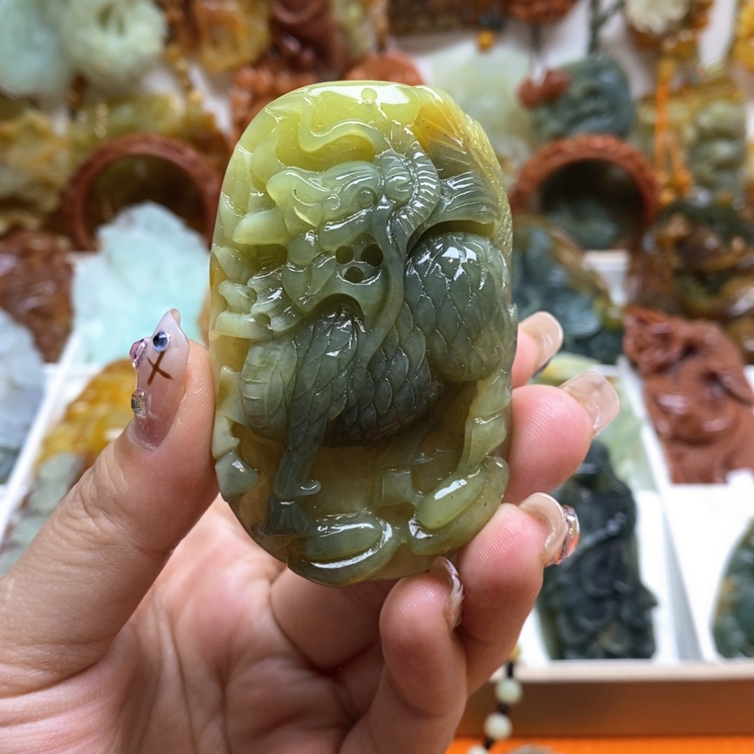 蛇纹石玉颈饰未镶嵌振****聊