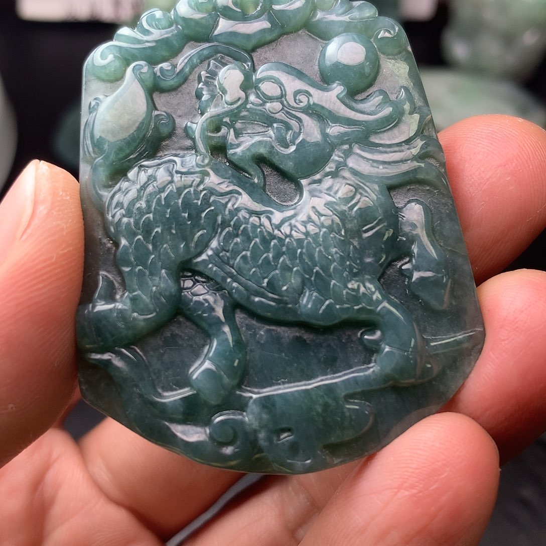 翡翠未镶嵌颈饰翡翠首饰和翡翠珠宝