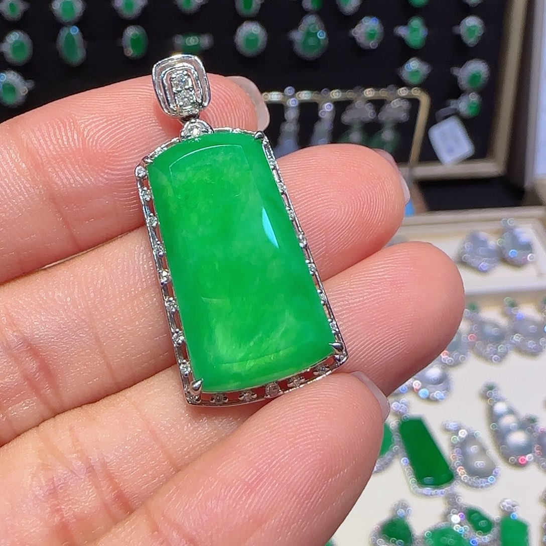 翡翠吊坠(不含链)18K金镶嵌无事牌