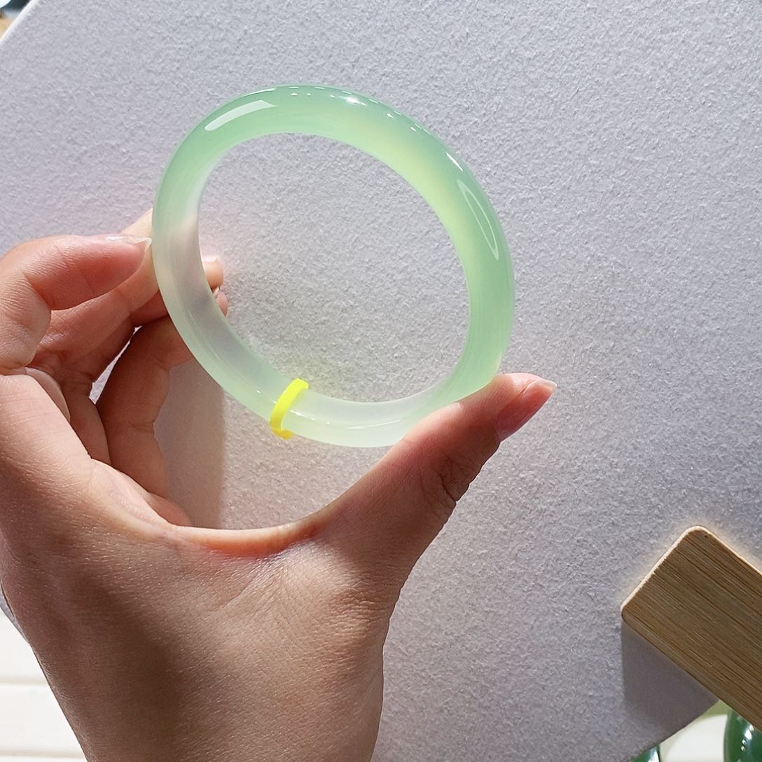 玛瑙/玉髓手镯未镶嵌不****?60.4