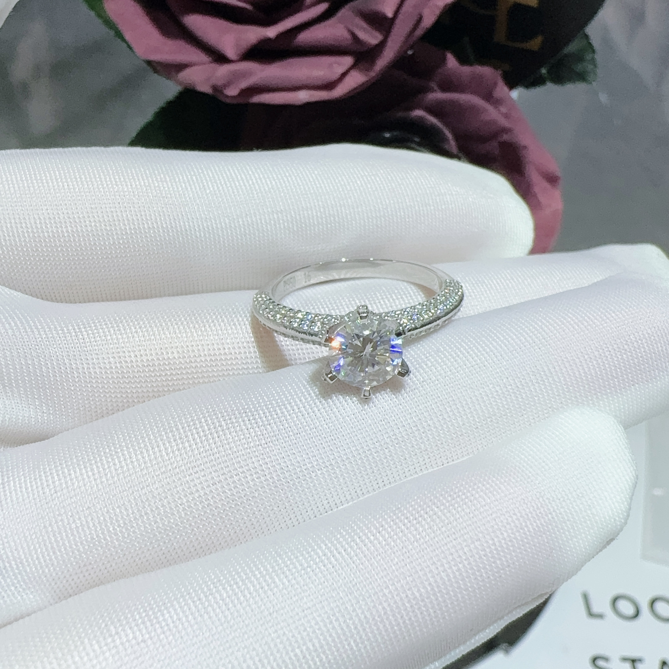 莫桑石铂金PT950满钻镶嵌莫桑石六爪钻戒指女款婚戒经典时尚S