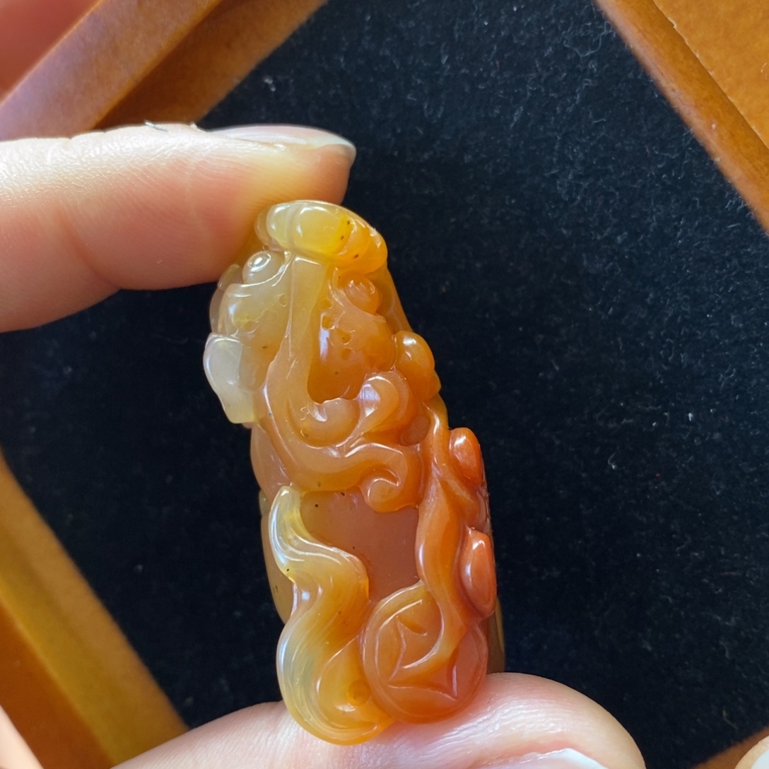 石英质玉（黄龙玉）颈饰未镶嵌