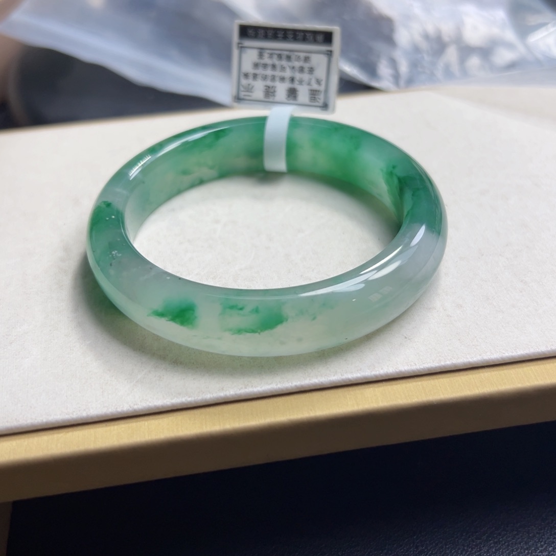 石英质玉手镯未镶嵌55