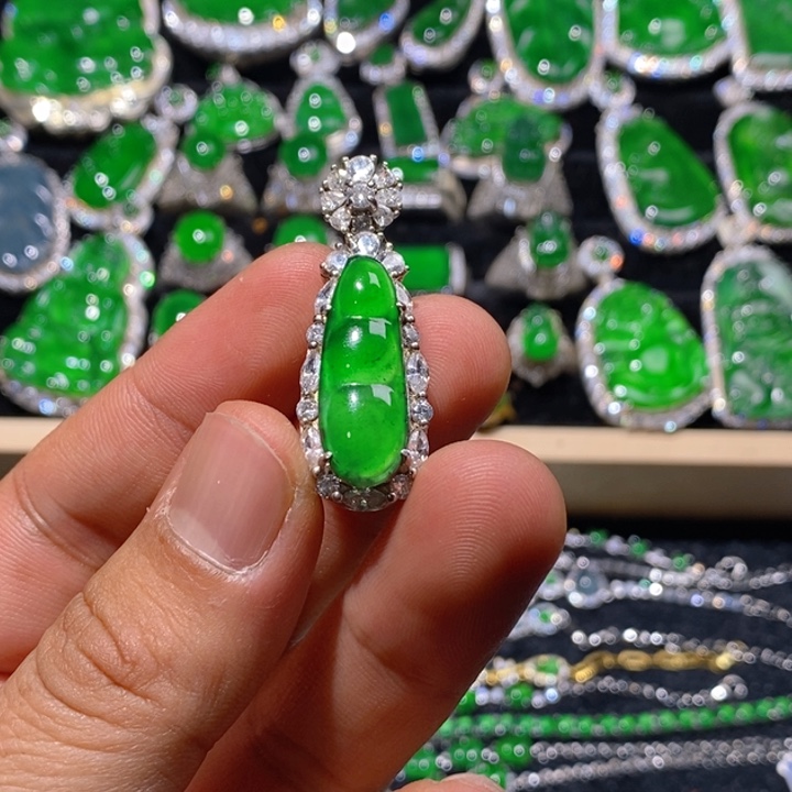 翡翠颈饰银S925镶嵌天然A货翡翠