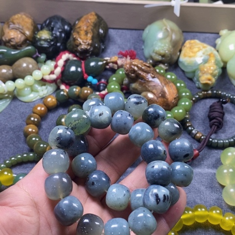 未镶嵌蛇纹石玉手链