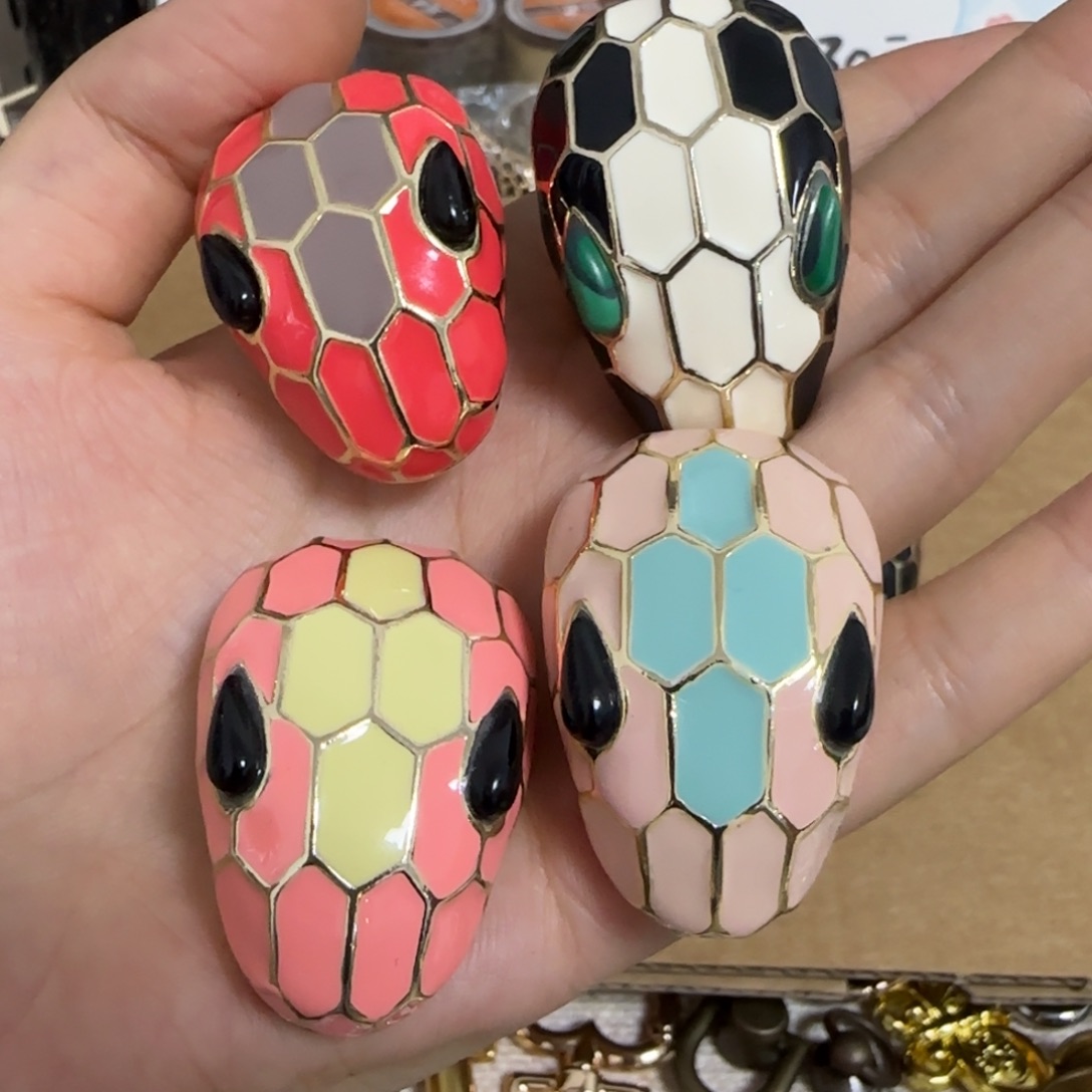 蛇头包锁上面各2下面各1共6个