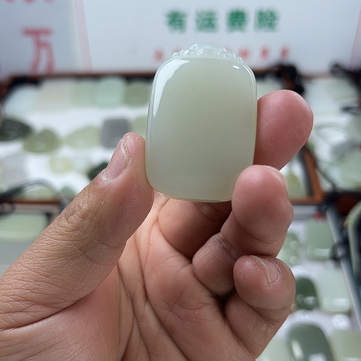 午***晨和田玉未镶嵌颈饰