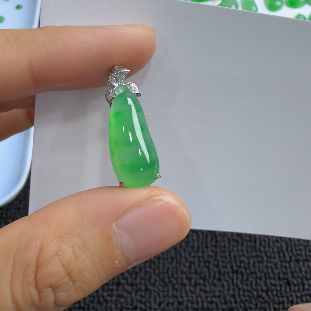 吊坠(不含链)18K金镶嵌翡翠福瓜