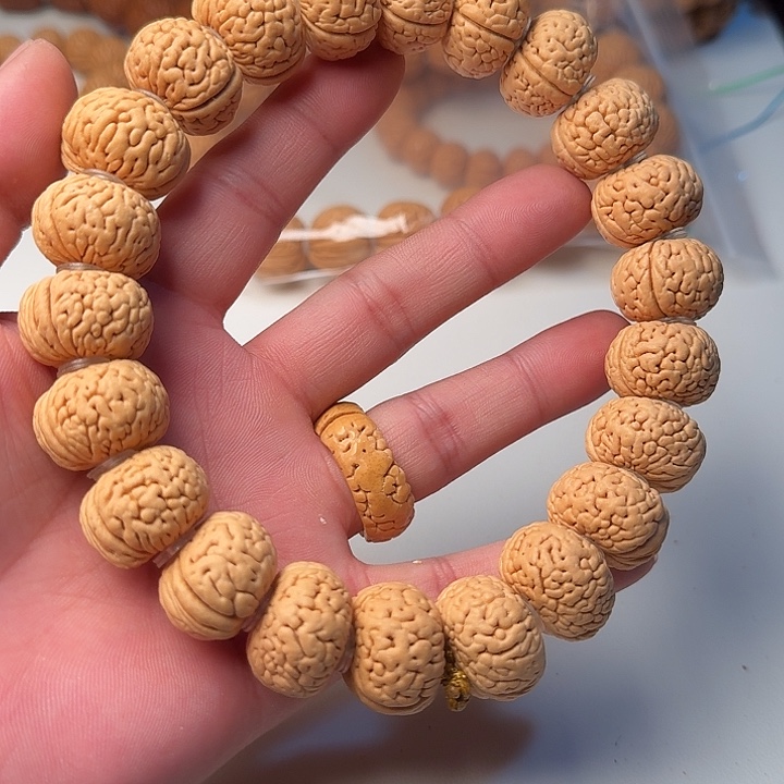 墨***游桃核吊坠龙鳞王飞碟手持