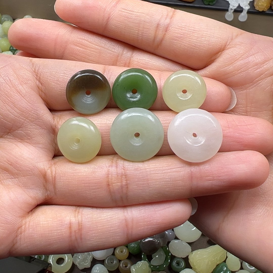 和田玉未镶嵌颈饰68一个多样性发其一