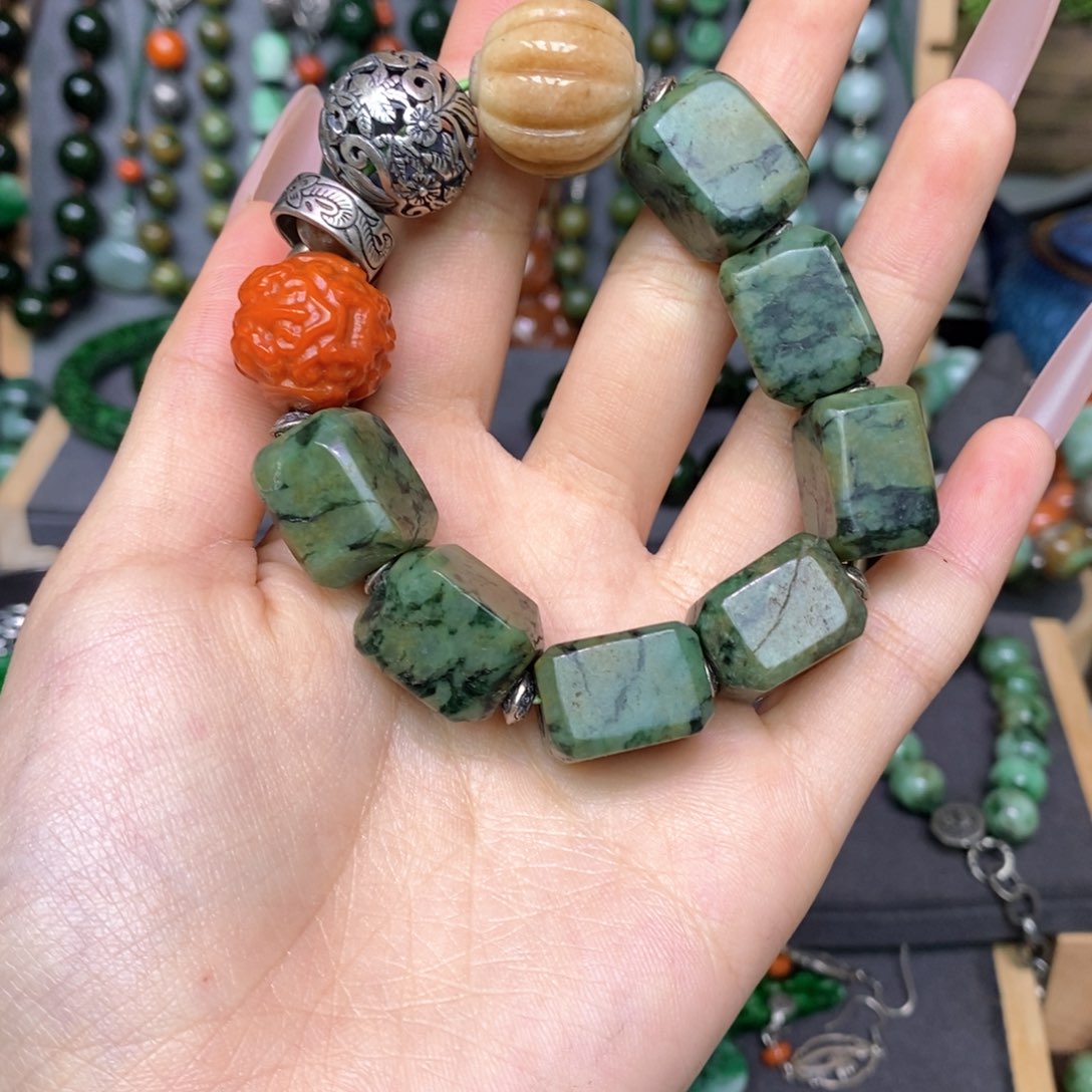 翡翠手链未镶嵌漂亮美眉