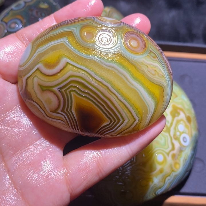 未镶嵌玛瑙/玉髓珠宝半成品卡**里