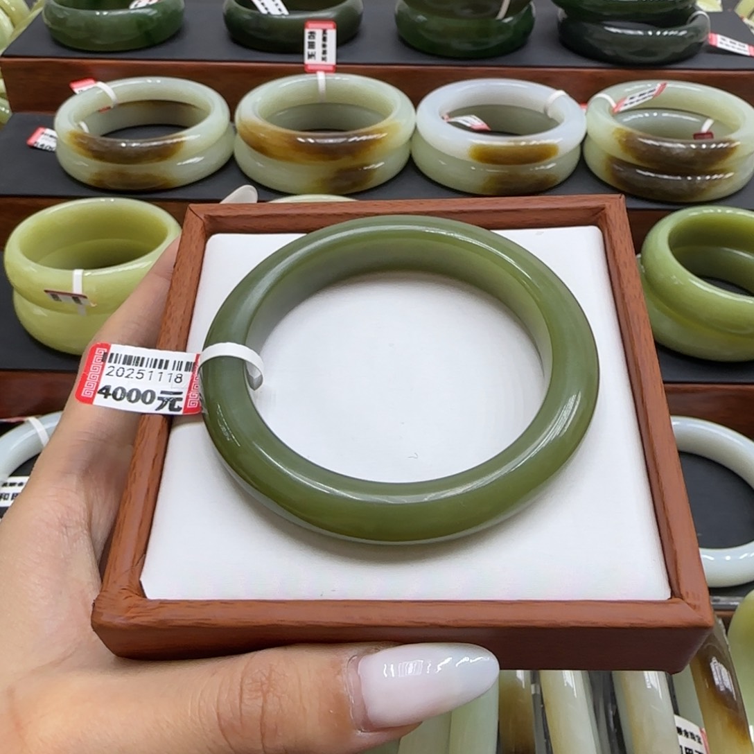 未镶嵌手镯和田玉