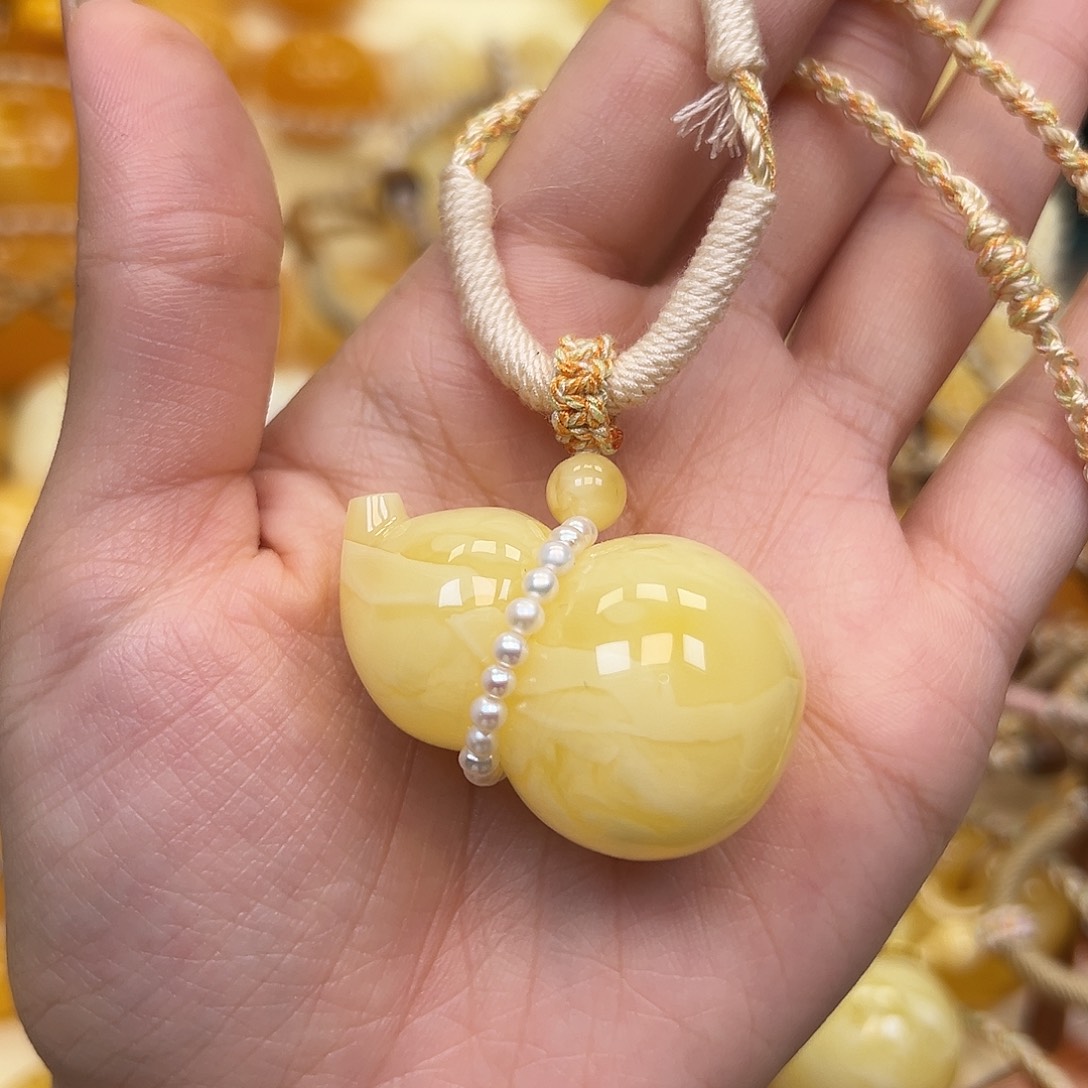 琥珀未镶嵌颈饰蜜蜡