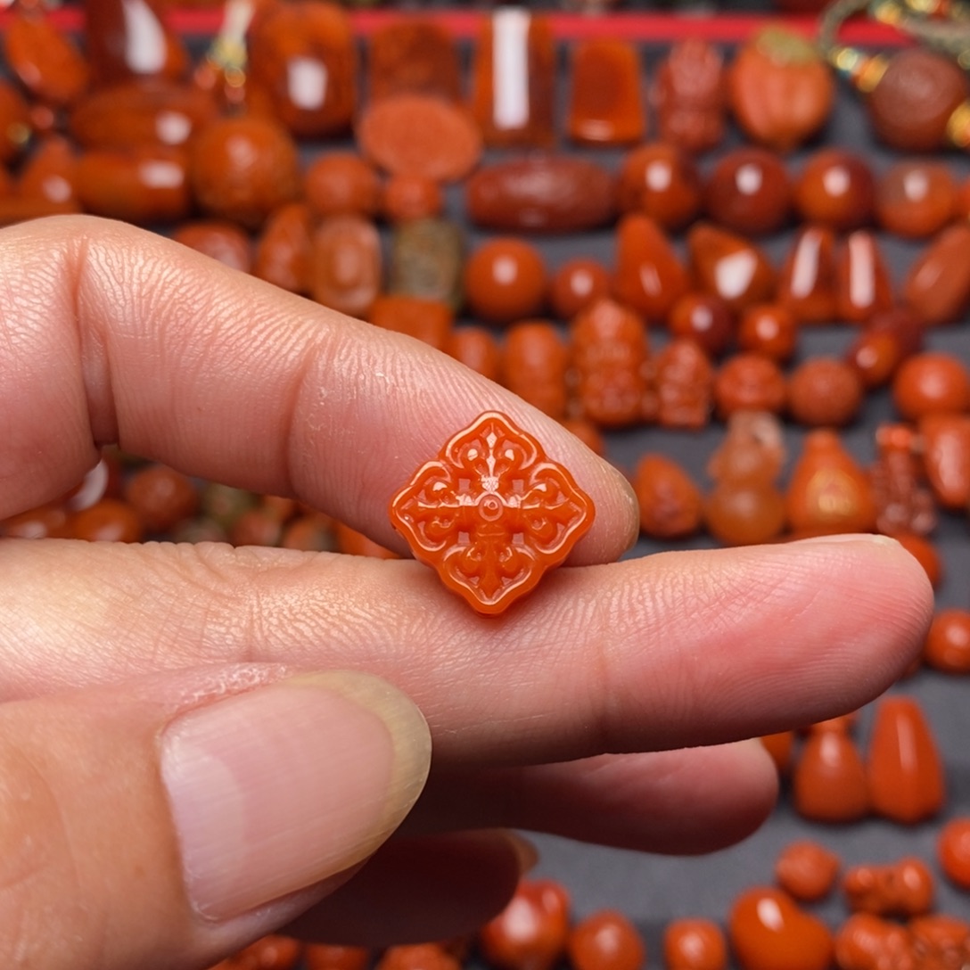 熊***9南红玛瑙精工背云未镶嵌