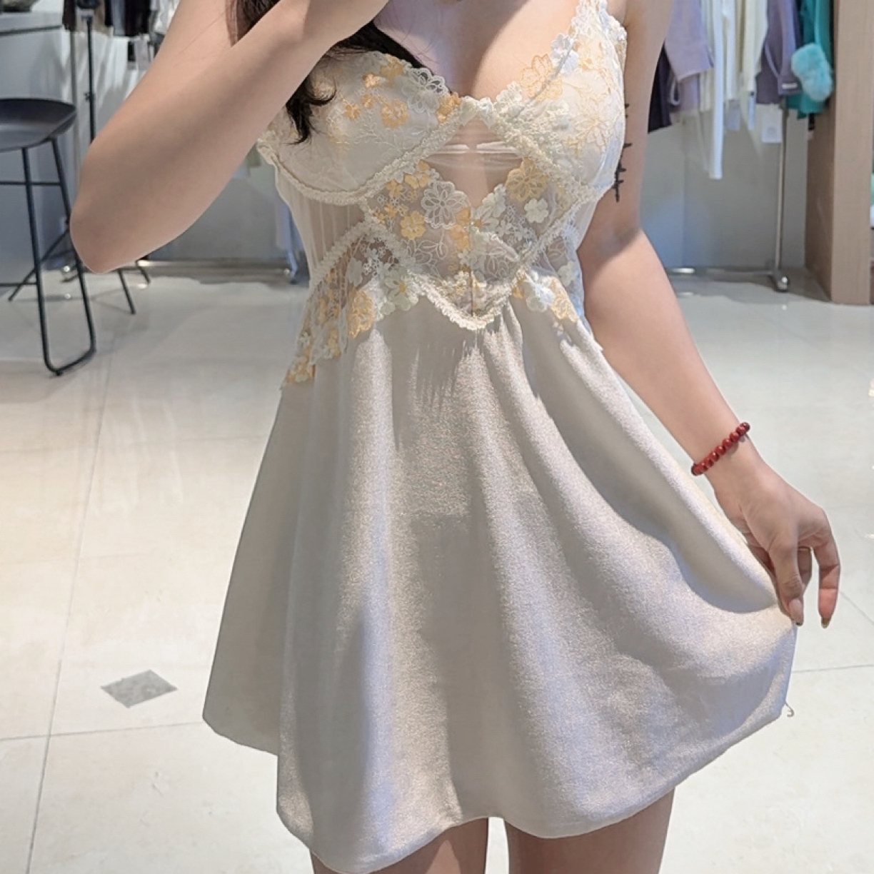 2025秋冬法式纯欲风蕾丝镂空带胸垫美背性感显瘦吊带睡裙家居服