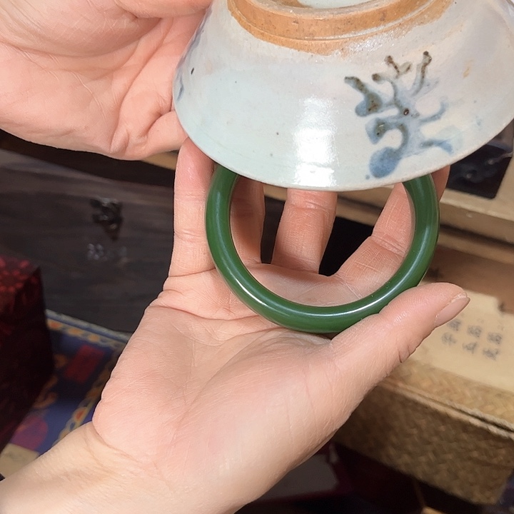 瓷片给与对方带来一场