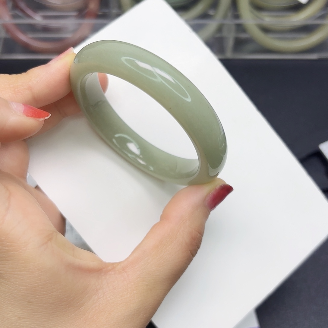 石英质玉未镶嵌手镯6/5352