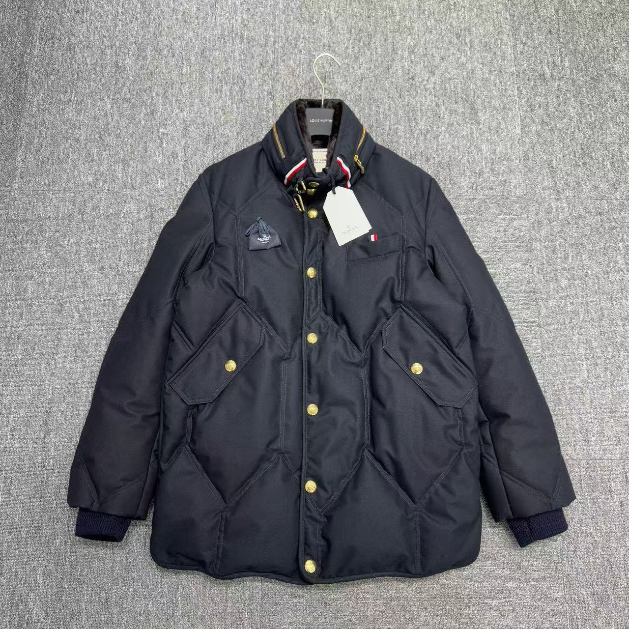 Moncler 格纹羽绒服/2码 /全新带吊/编码11573
