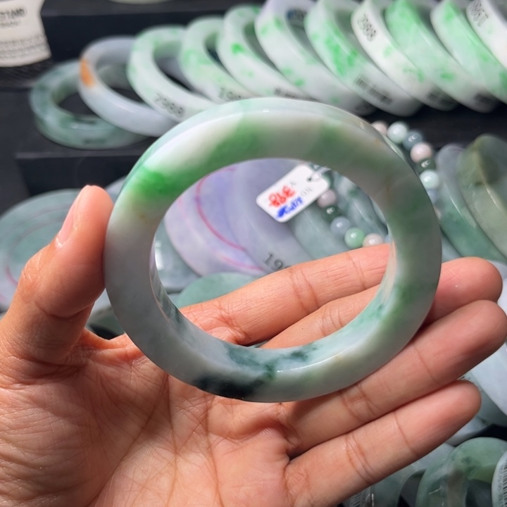 定制翡翠未镶嵌手镯