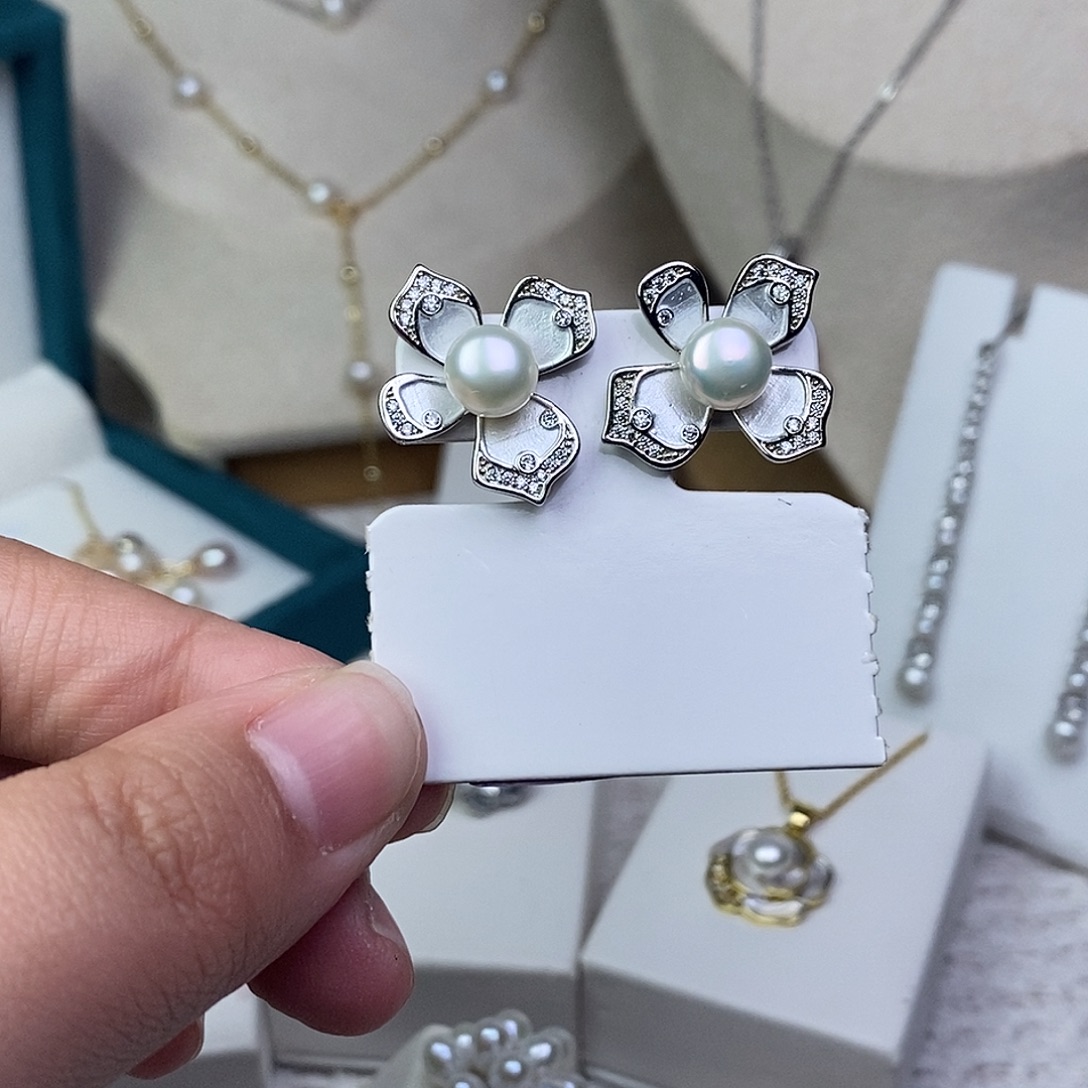 淡水珍珠银S925镶嵌耳饰