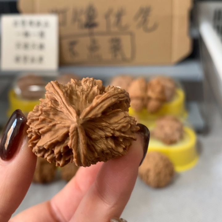 江***2吊坠文玩核桃异形单只，有瑕疵