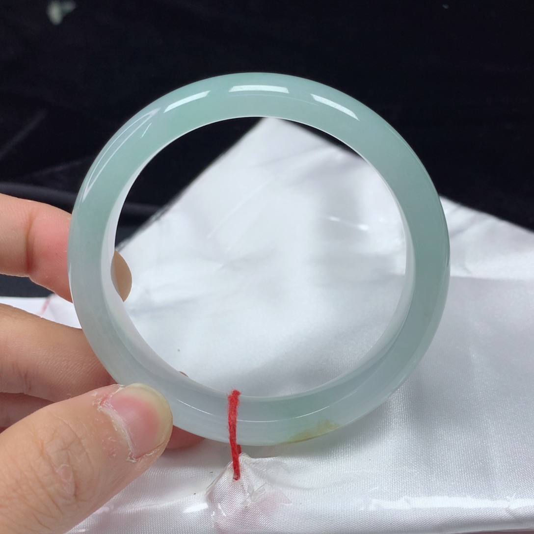 翡翠手镯（圆镯）未镶嵌56.6