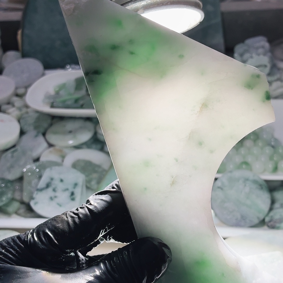 翡翠未镶嵌颈饰边角料