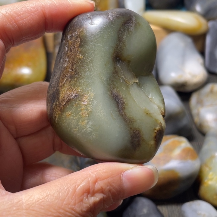 新***人和田玉未镶嵌颈饰