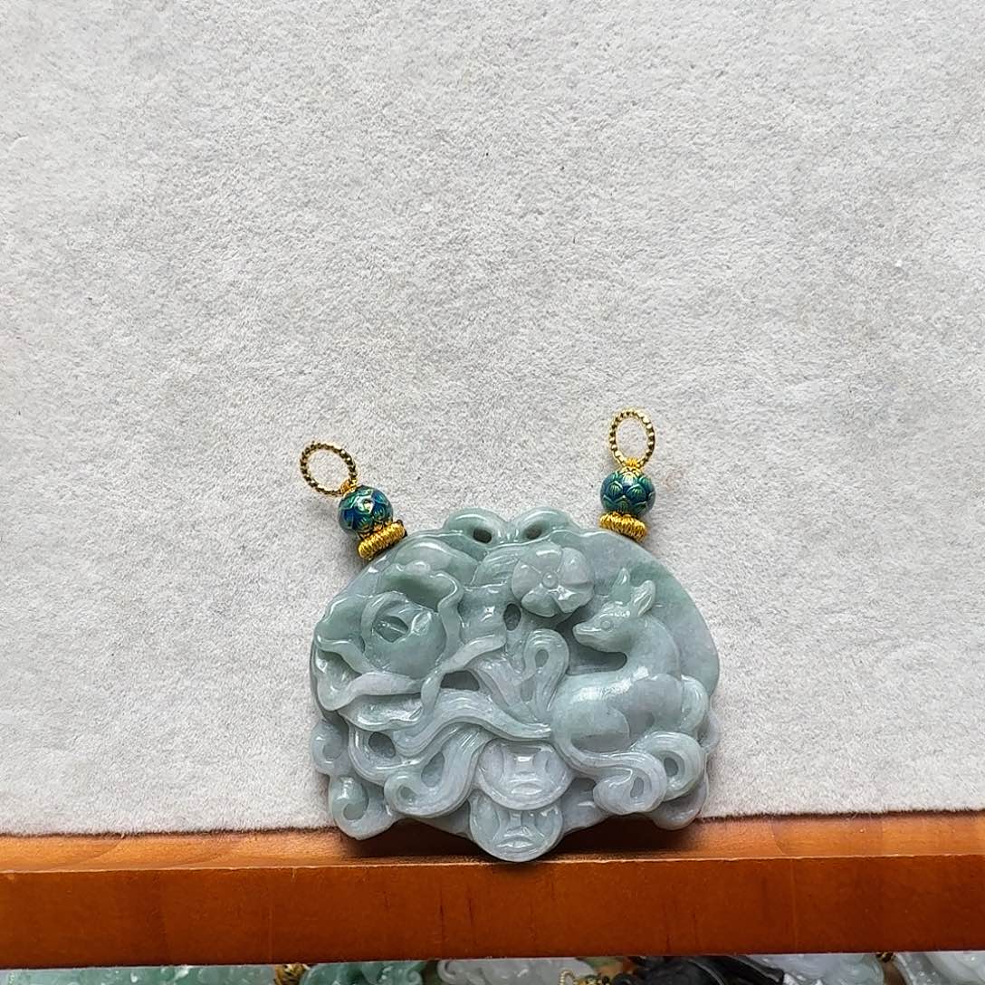 翡翠未镶嵌吊坠(赠链)