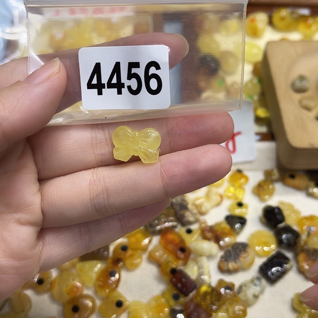 茹***u琥珀未镶嵌珠宝奇石