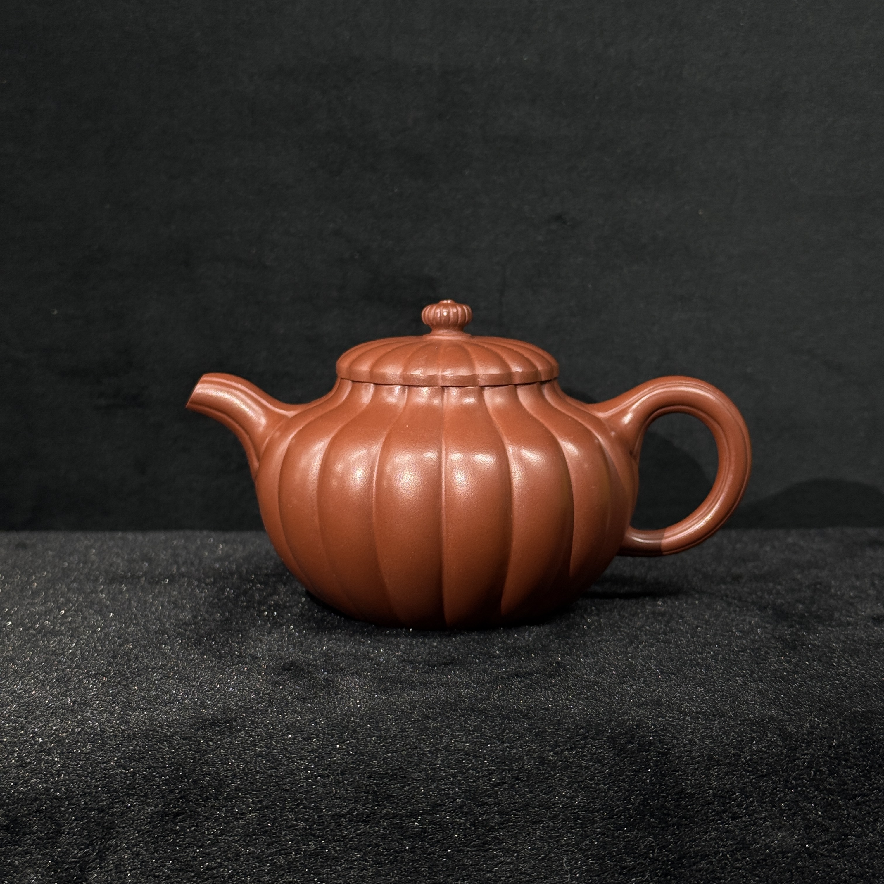 14/WYJ061/王玉娟/紫砂壶筋纹仿古/红皮龙