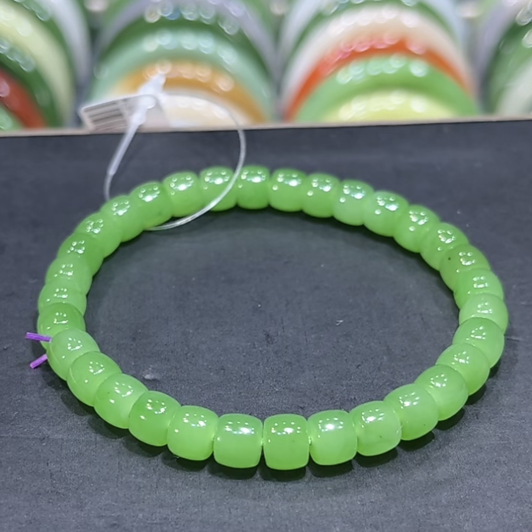 和田玉俄料碧玉高色苹果绿手串7×6mm直切