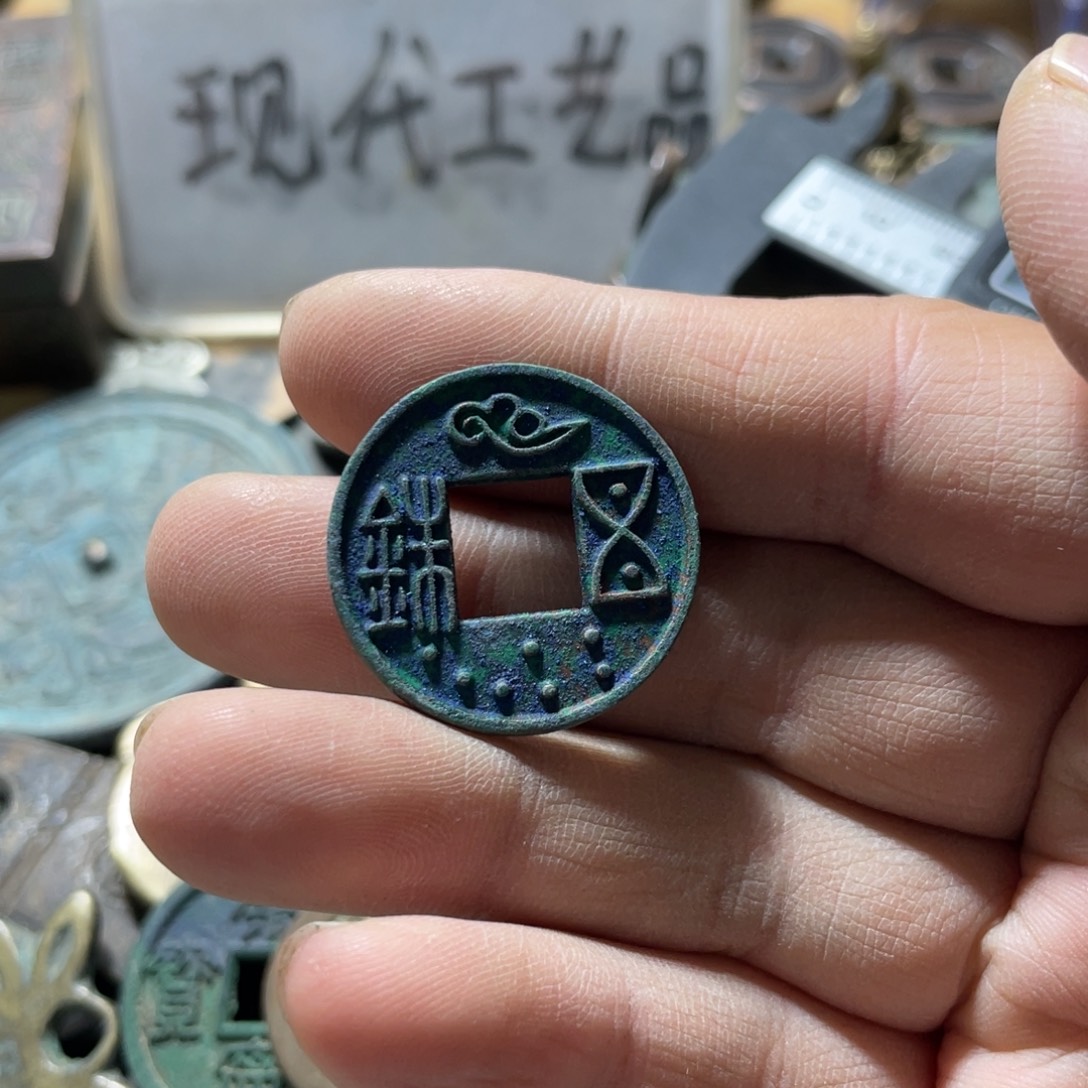 铜现代工艺品学习币
