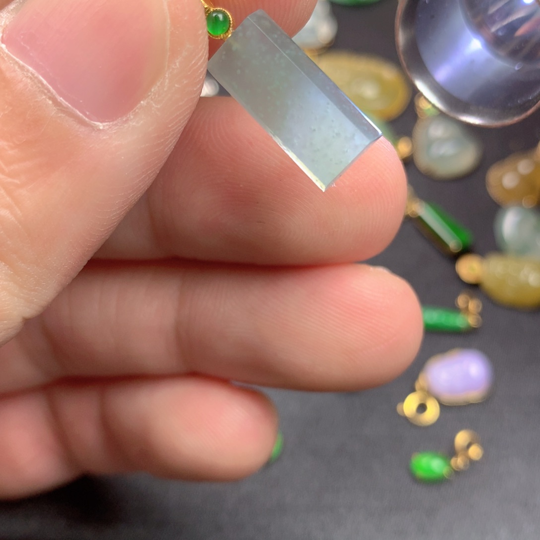 【闪购商品】颈饰18K金镶嵌翡翠翡翠