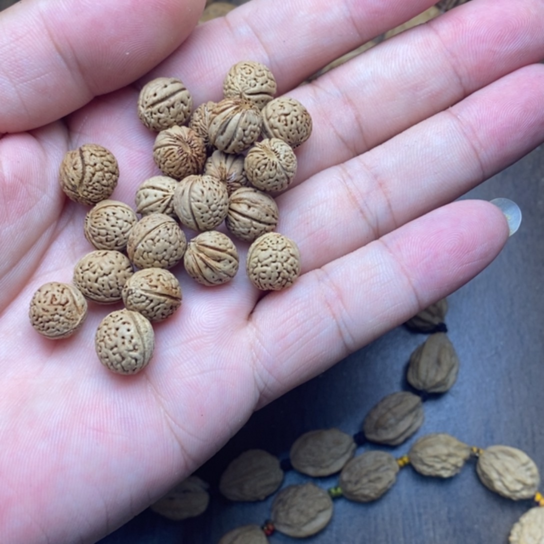 卖***孩文玩核桃吊坠文玩木质核桃散籽