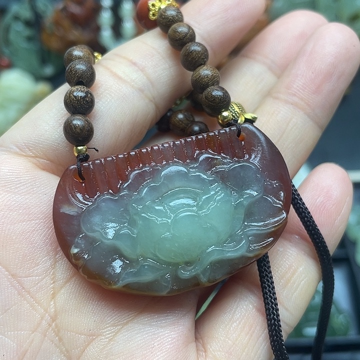 未镶嵌蛇纹石玉颈饰《****佛